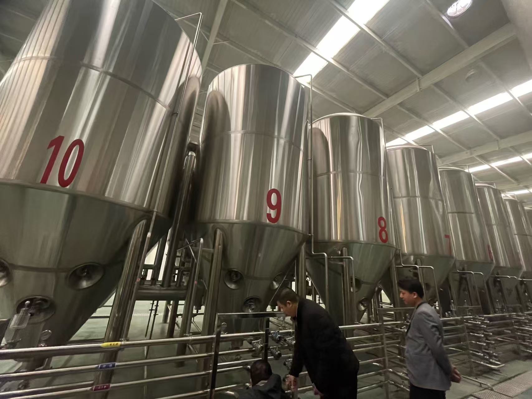 蓬莱精酿啤酒设备厂—平面布置、设备设计、制造、调试、培训等一条龙服务